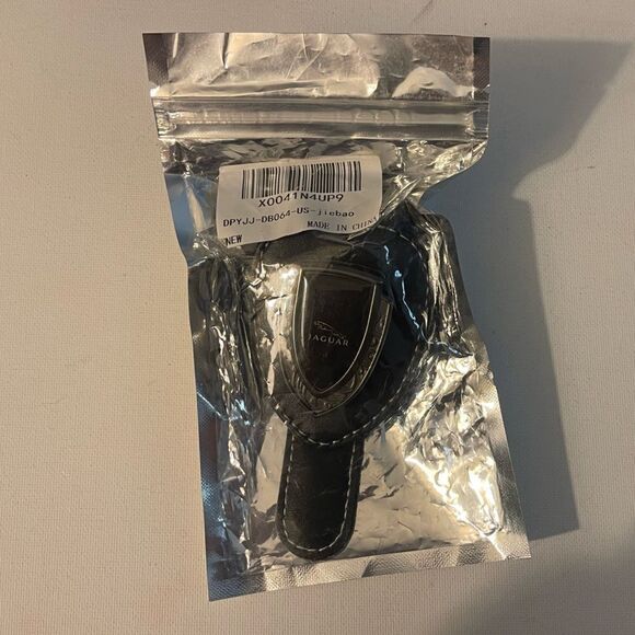 Jaguar Logo Sunglass Holder for Car Black PU Leather NWT - Picture 9 of 9